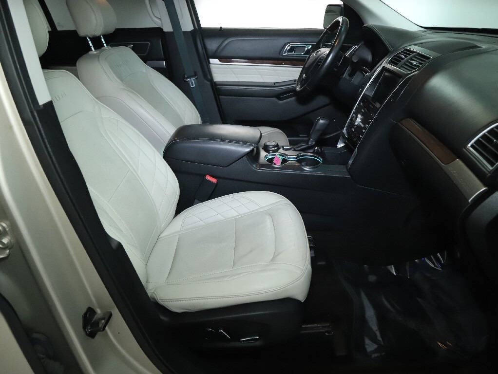 2017 Ford Explorer Image 38
