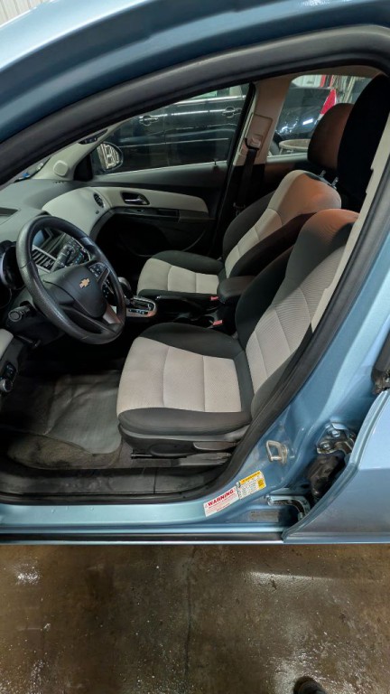 2012 Chevrolet Cruze Image 9