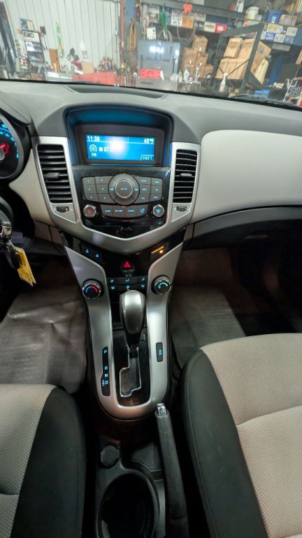 2012 Chevrolet Cruze Image 11