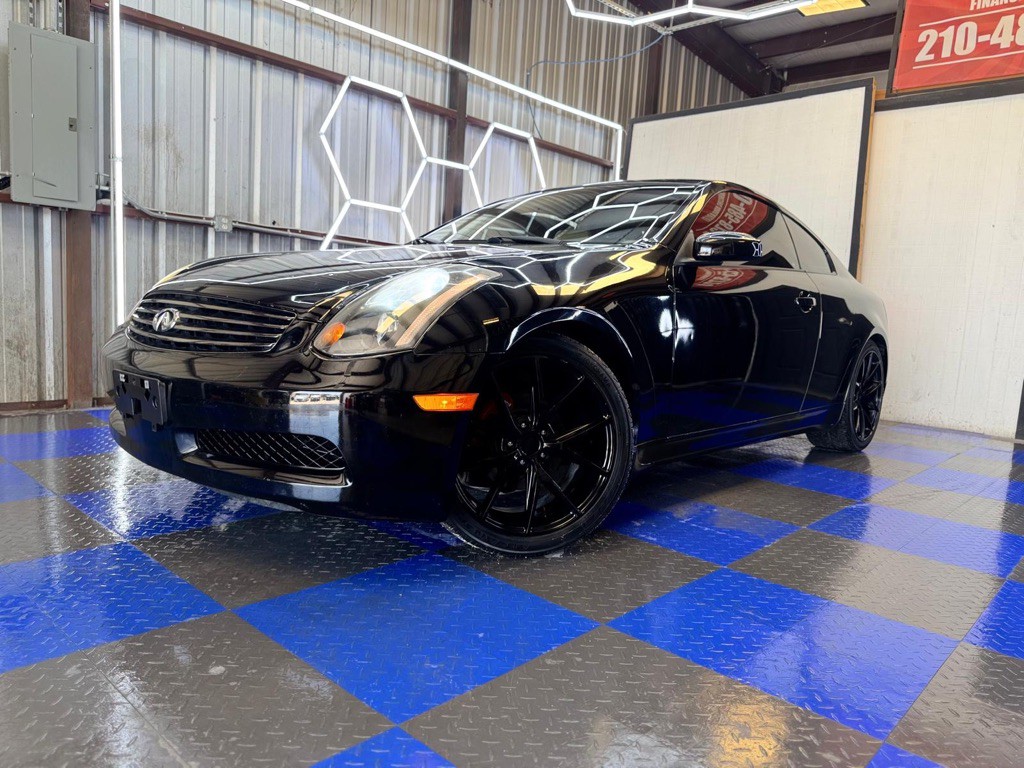 2004 INFINITI G35 Image 2