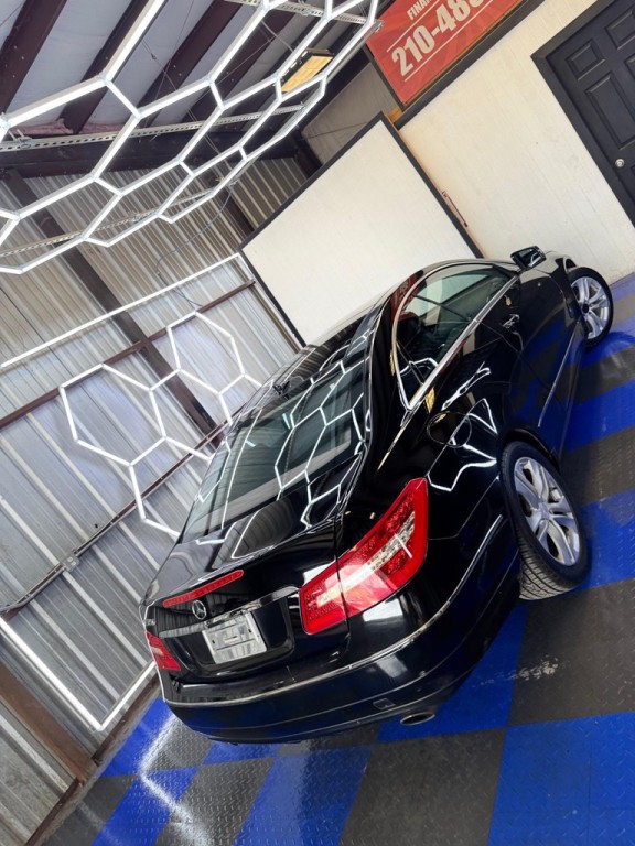 2010 Mercedes-Benz E-Class Image 20