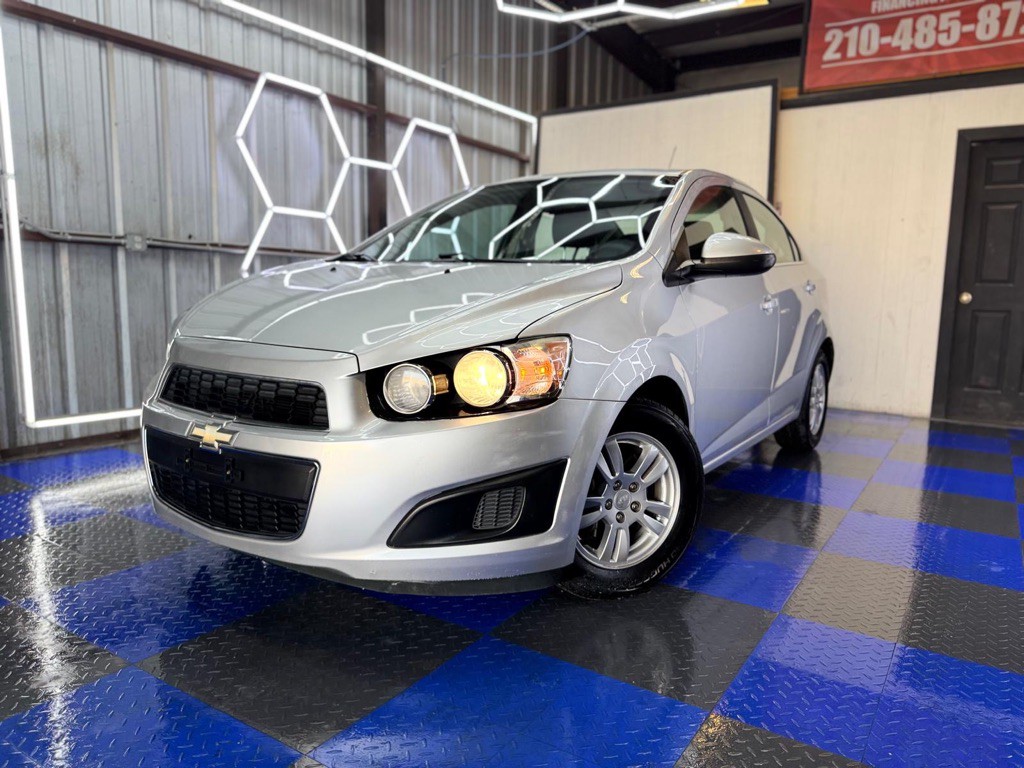 2015 Chevrolet Sonic Image 2
