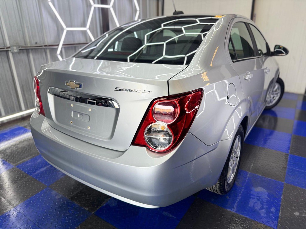 2015 Chevrolet Sonic Image 16