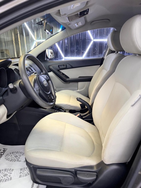 2010 Kia Forte Image 24
