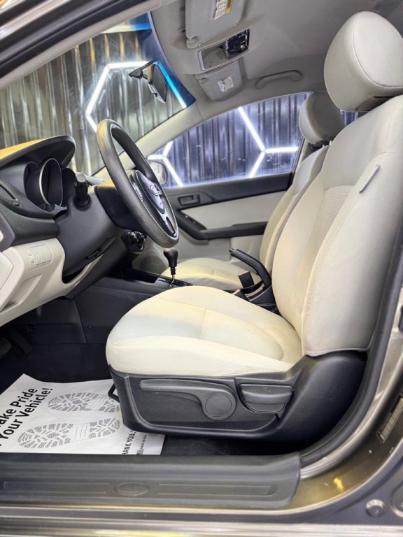 2010 Kia Forte Image 27