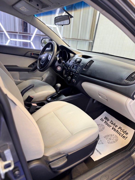 2010 Kia Forte Image 32
