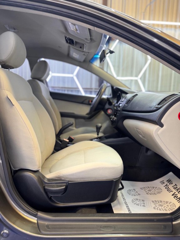 2010 Kia Forte Image 33