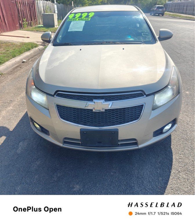 2014 Chevrolet Cruze Image 2