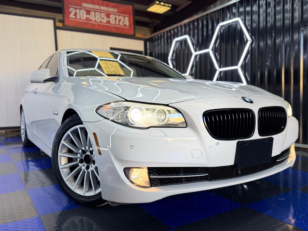 2012 BMW 5 Series Image 2