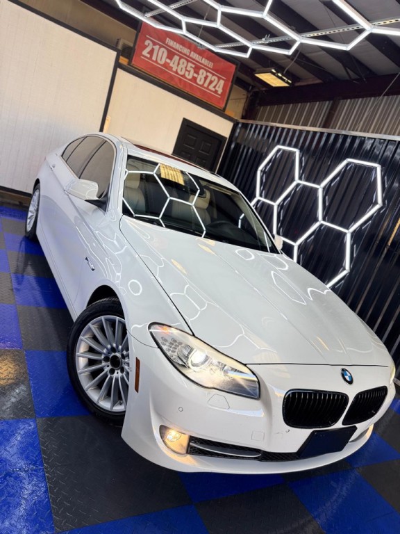 2012 BMW 5 Series Image 4