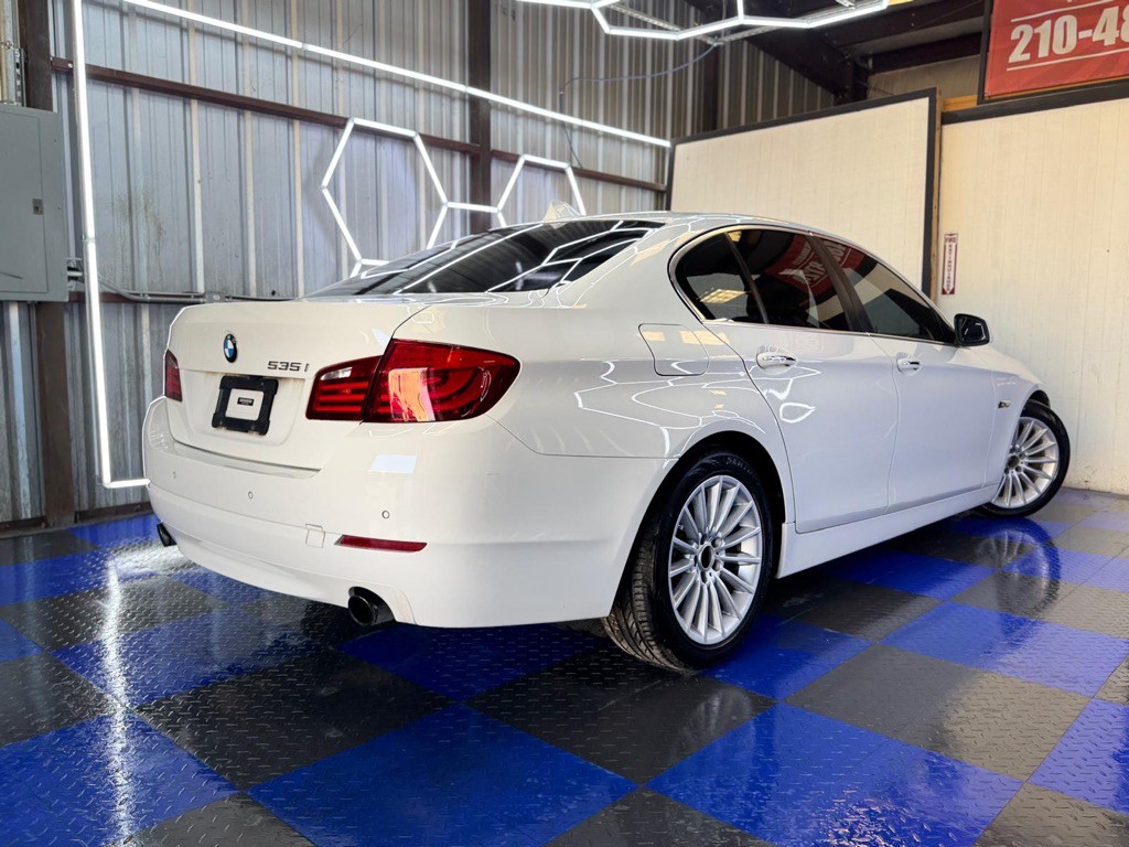 2012 BMW 5 Series Image 17