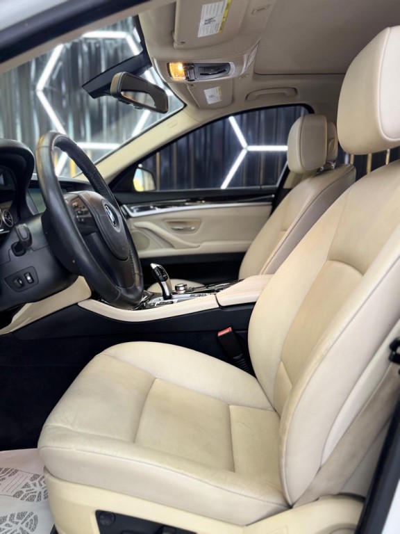 2012 BMW 5 Series Image 27
