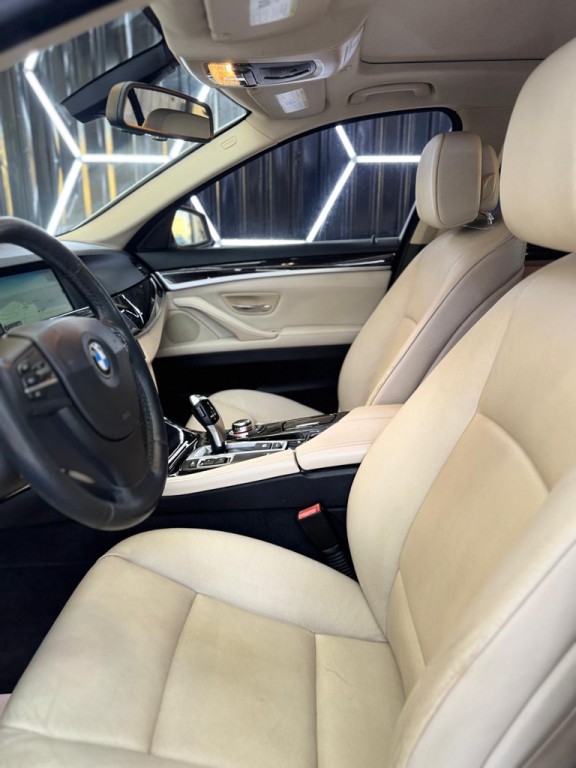 2012 BMW 5 Series Image 29