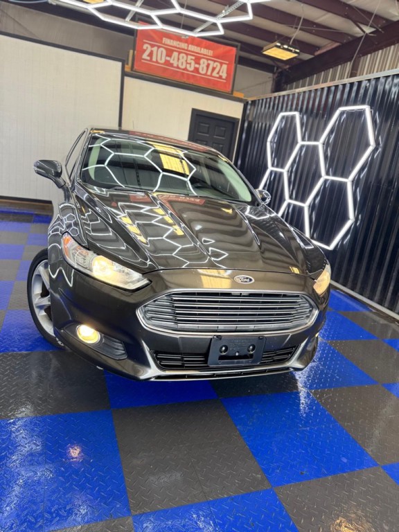 2016 Ford Fusion Image 2