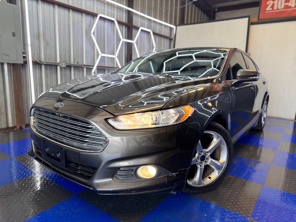 2016 Ford Fusion Image 12