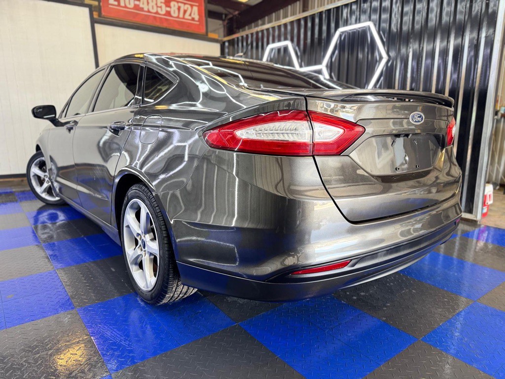2016 Ford Fusion Image 15