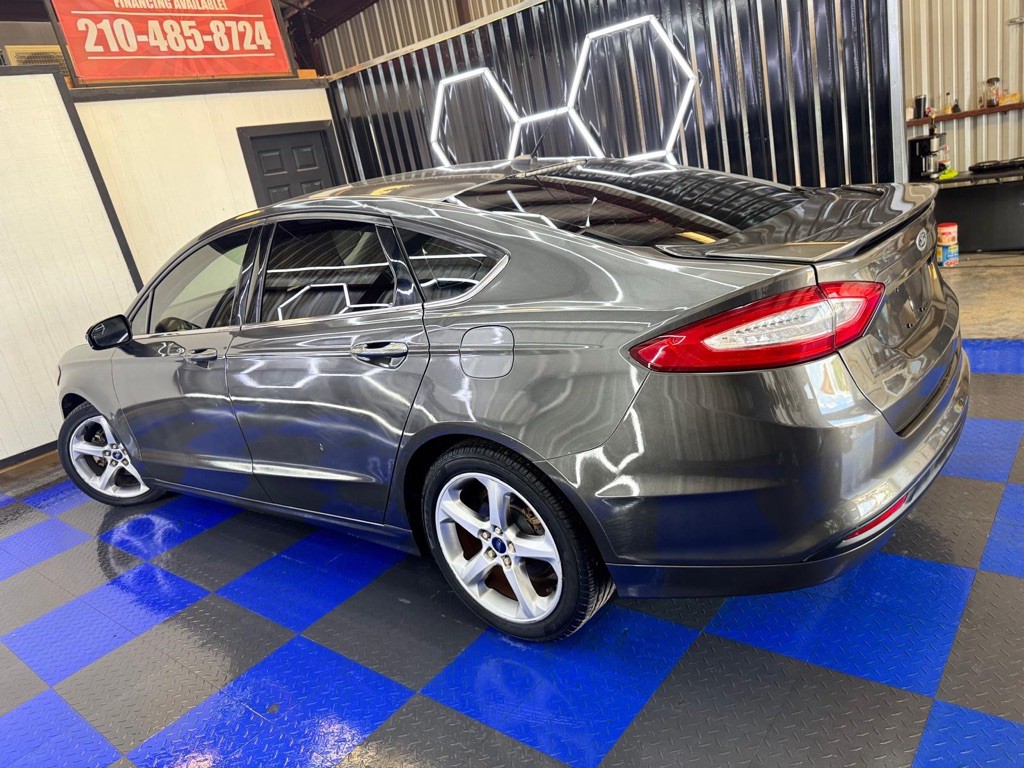 2016 Ford Fusion Image 20