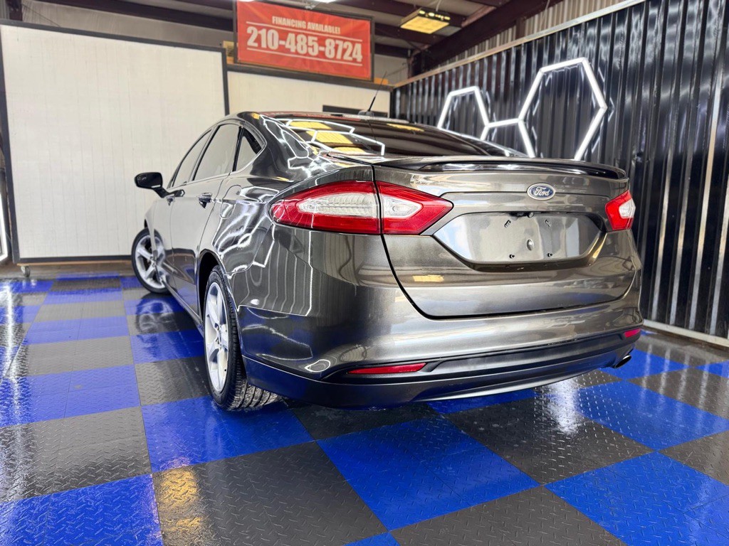 2016 Ford Fusion Image 21