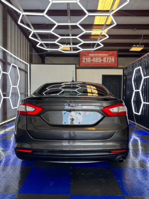 2016 Ford Fusion Image 22