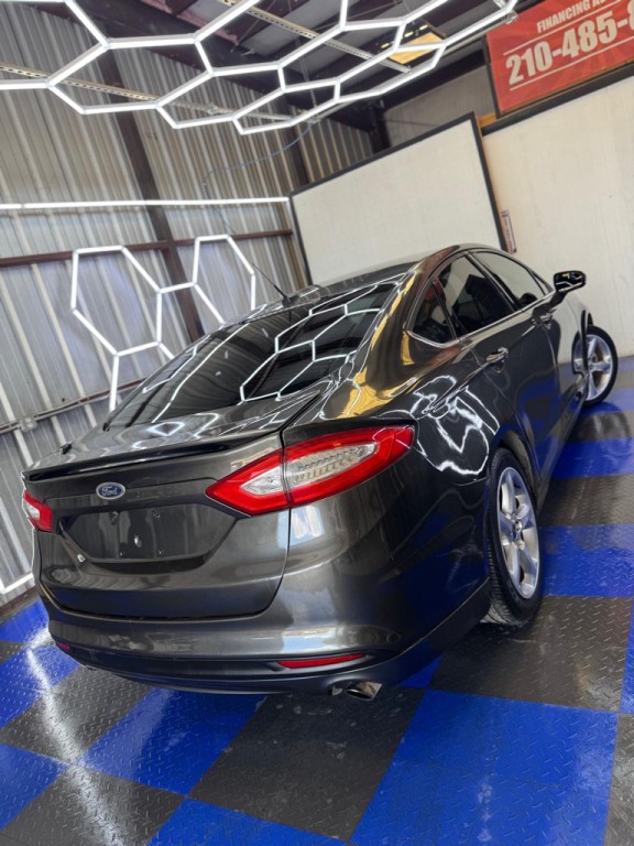 2016 Ford Fusion Image 23