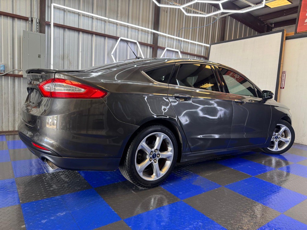 2016 Ford Fusion Image 26