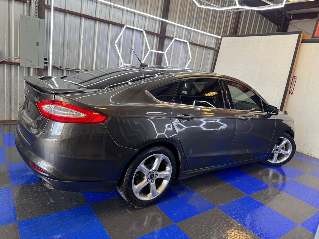 2016 Ford Fusion Image 27