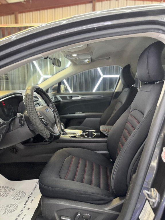 2016 Ford Fusion Image 28