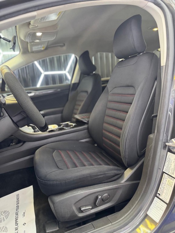2016 Ford Fusion Image 32