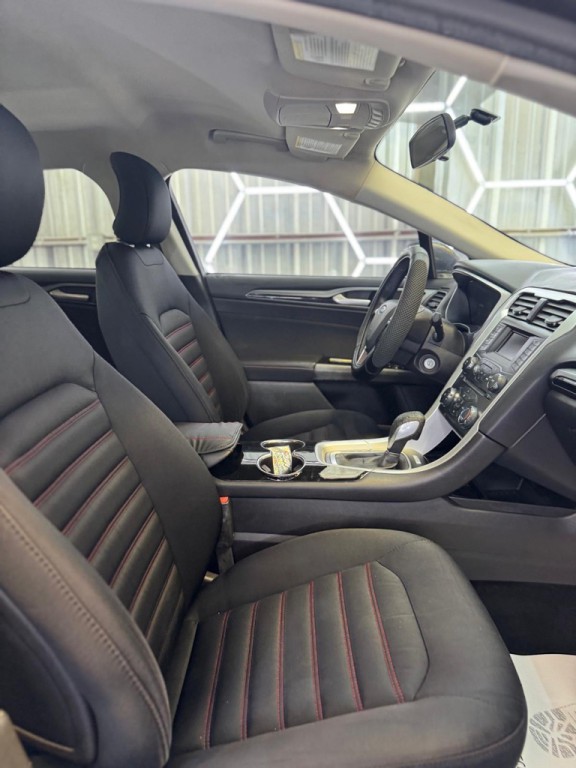 2016 Ford Fusion Image 34