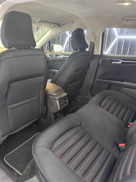 2016 Ford Fusion Image 38