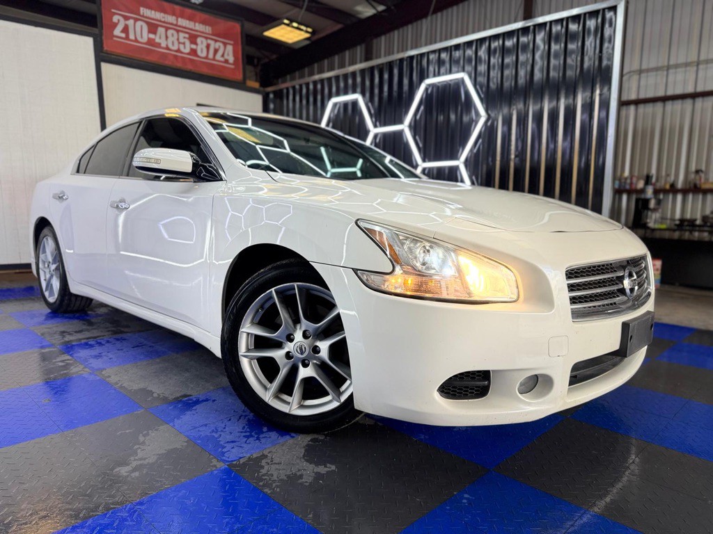 2010 Nissan Maxima Image 11