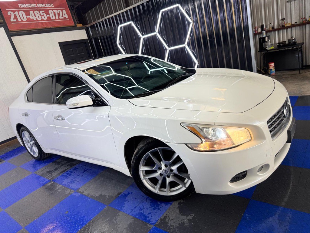 2010 Nissan Maxima Image 12