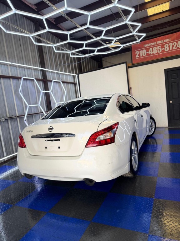 2010 Nissan Maxima Image 18