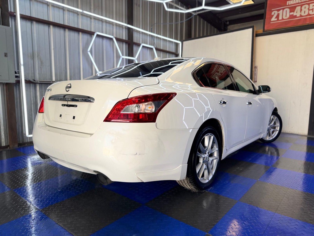 2010 Nissan Maxima Image 22