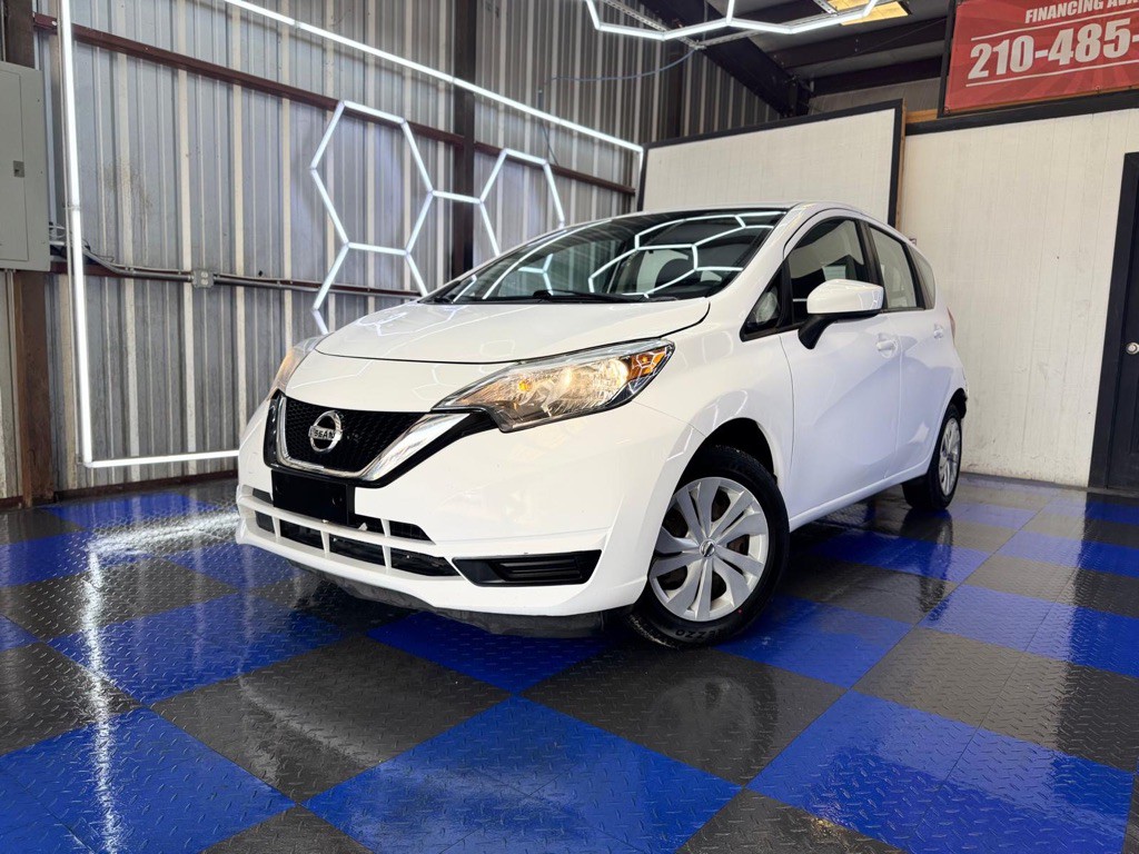 2017 Nissan Versa Image 2