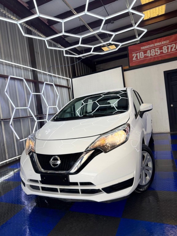 2017 Nissan Versa Image 3