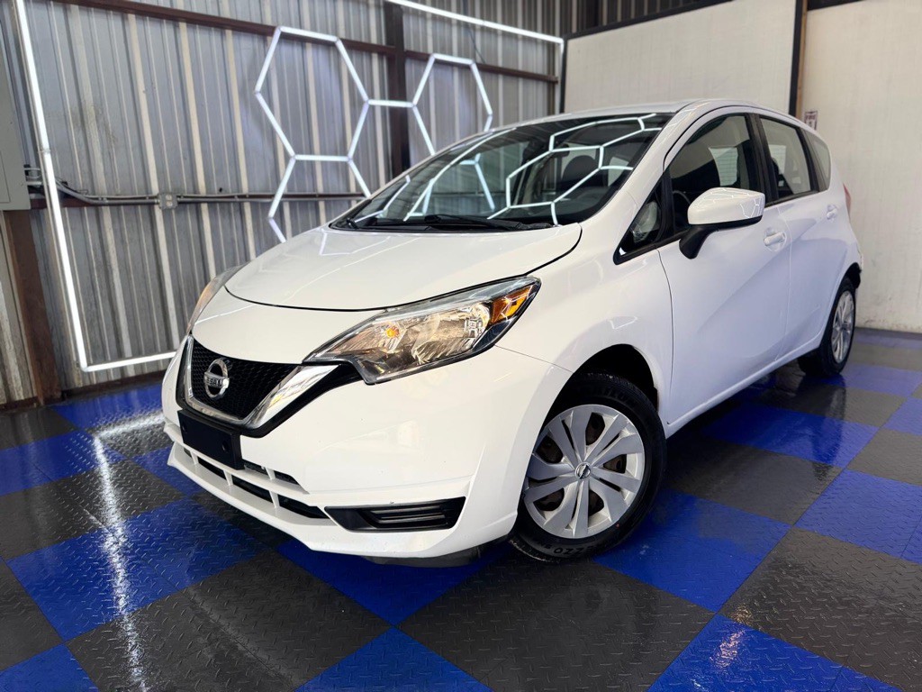 2017 Nissan Versa Image 6