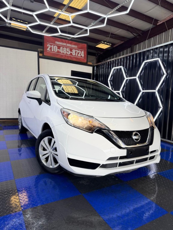 2017 Nissan Versa Image 11