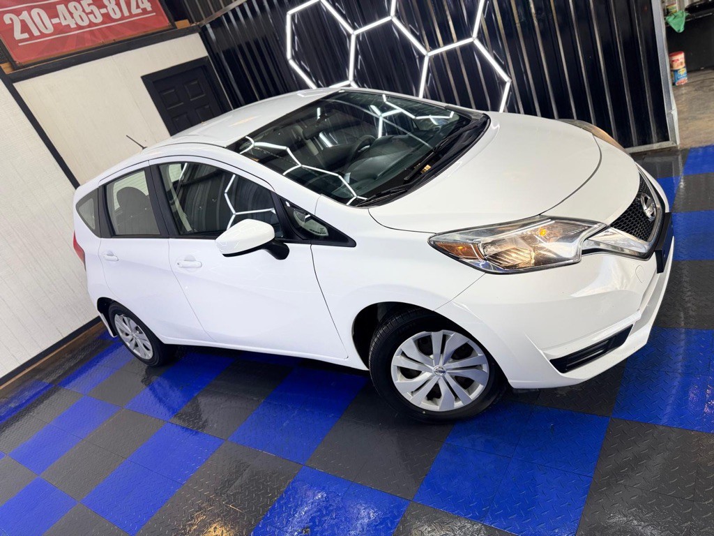 2017 Nissan Versa Image 12