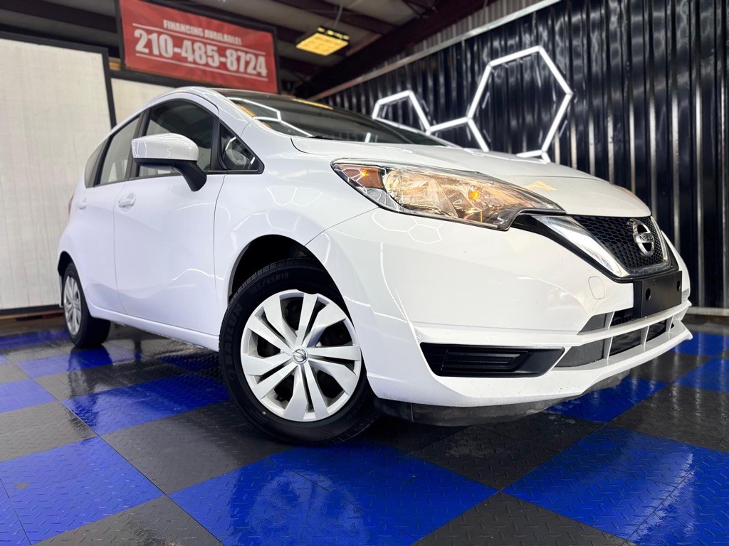 2017 Nissan Versa Image 13