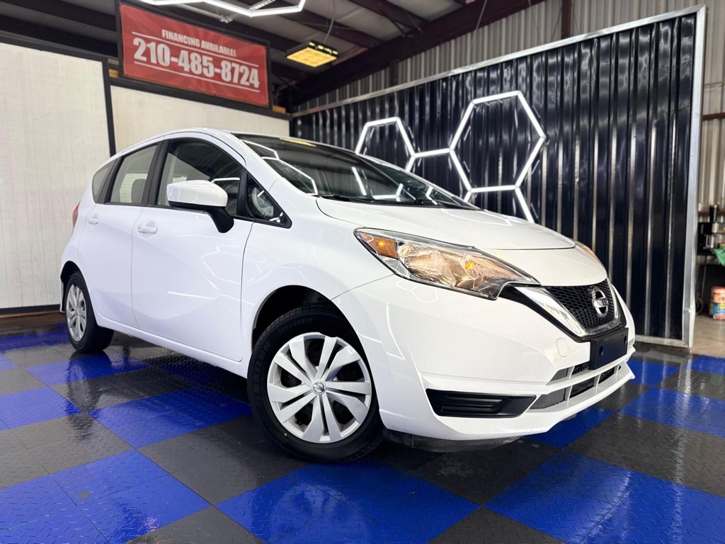 2017 Nissan Versa Image 14