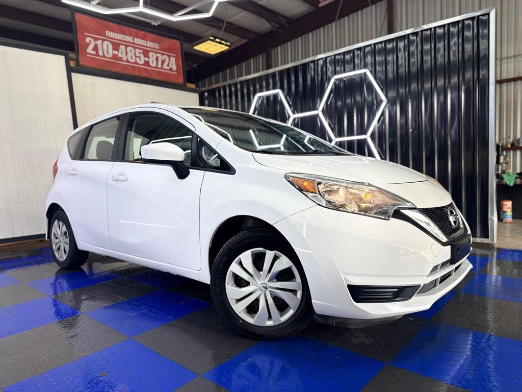 2017 Nissan Versa Image 15