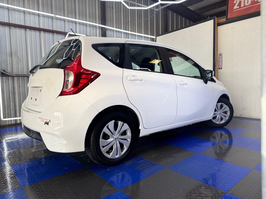 2017 Nissan Versa Image 18