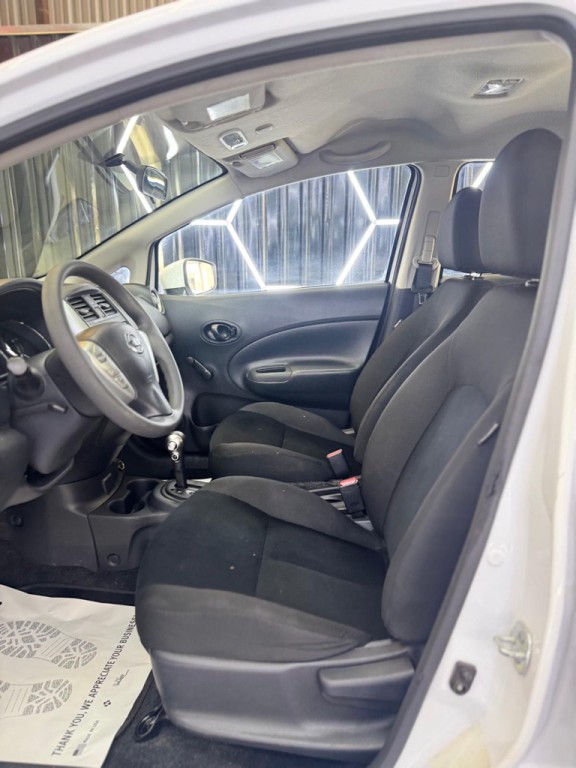 2017 Nissan Versa Image 34