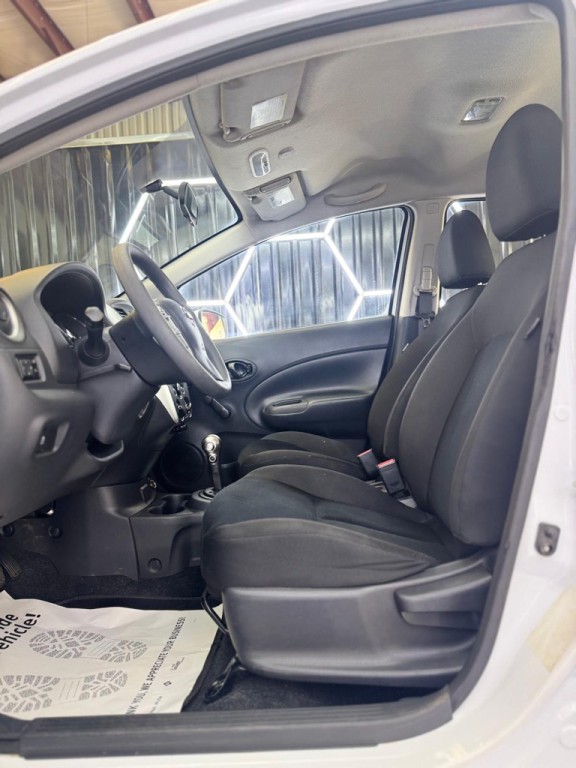 2017 Nissan Versa Image 35