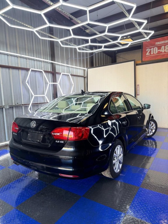 2011 Volkswagen Jetta Image 16