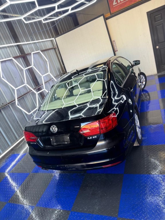 2011 Volkswagen Jetta Image 17