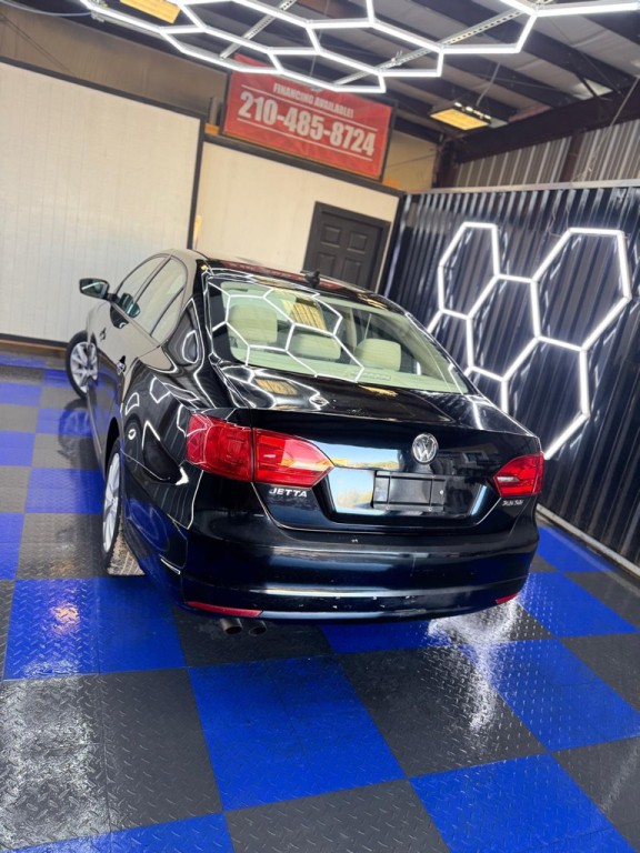 2011 Volkswagen Jetta Image 24