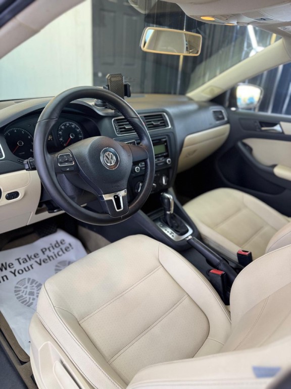 2011 Volkswagen Jetta Image 28