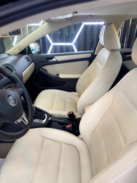 2011 Volkswagen Jetta Image 29